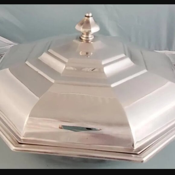 Vintage Canadian Made Silver-Plated Serving Dish & Lid – EP Brass - Picture 5 of 8